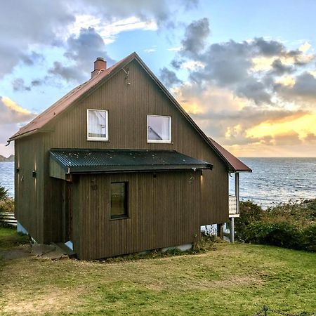 House By The Sea Reine, Lofoten Exterior photo
